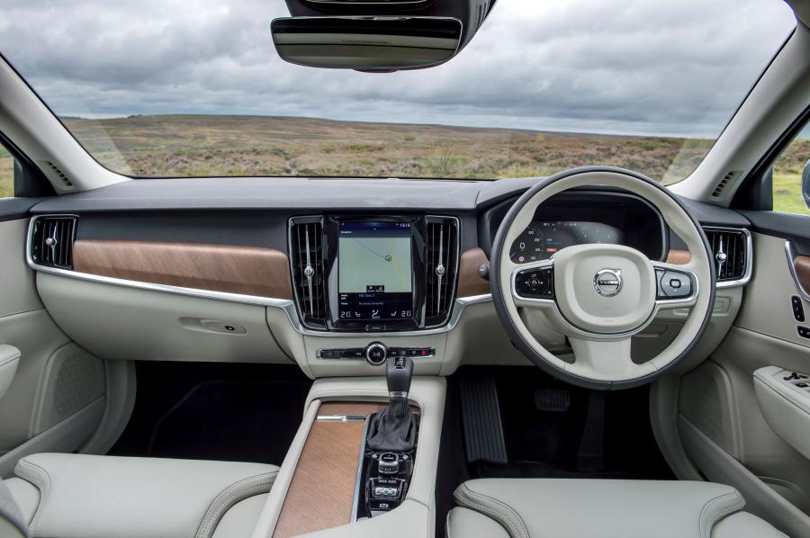 Торпедо Volvo S90 D4 Inscription 2016 года  (UK) (фото 16 из 30)
